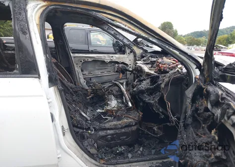 2023 Jeep Grand Cherokee L Limited 4X4 z USA, uszkodzony, nr VIN 1C4RJKBG7P8821344